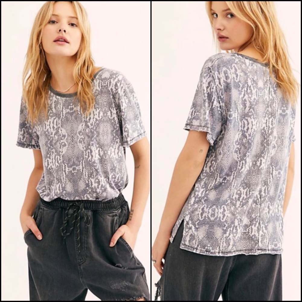 Free People Python Snake Print Short Sleeve Tee T-Shirt Top - Picture 2 of 11